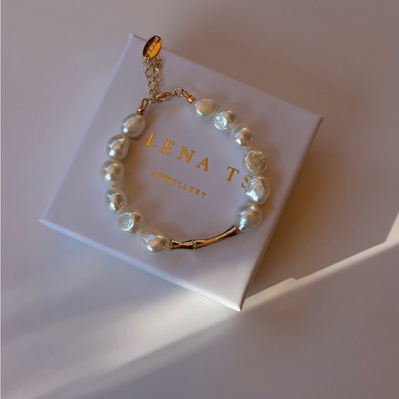 2 Elegant Pearl Bracelet with Gold Accents - Picture 7 of 7